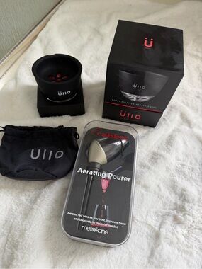 Ullo Black Wine Aerator Cup with Rabbit Aerating Pourer